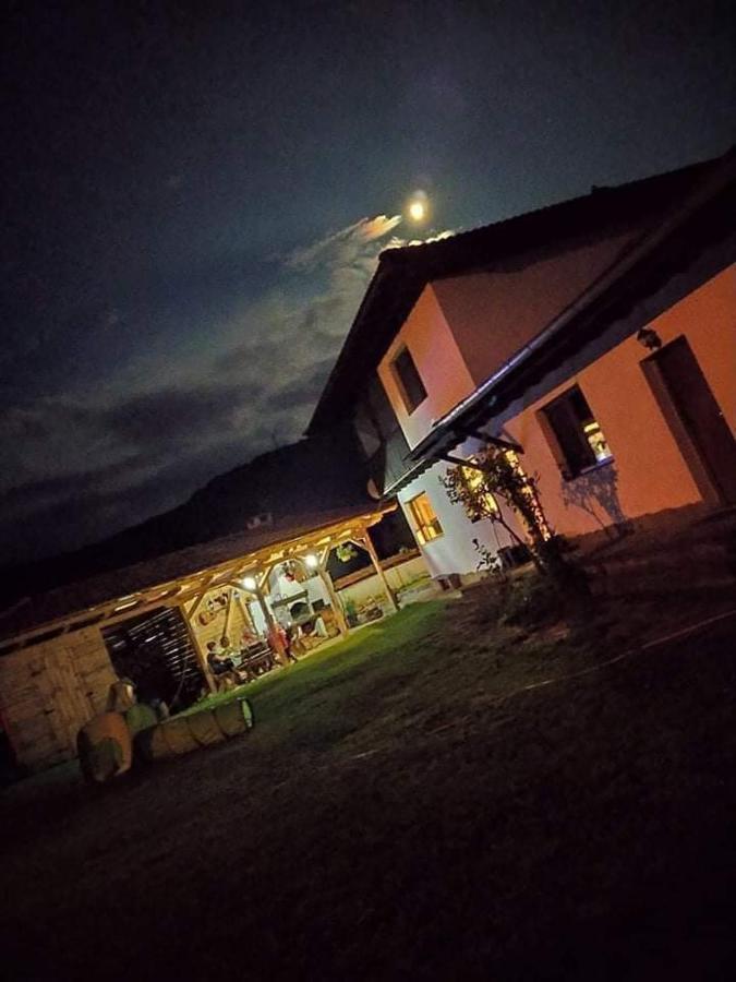 Guest House Yana Turkasheni ภายนอก รูปภาพ