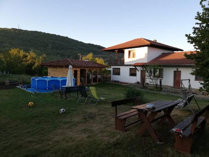 Guest House Yana Turkasheni ภายนอก รูปภาพ